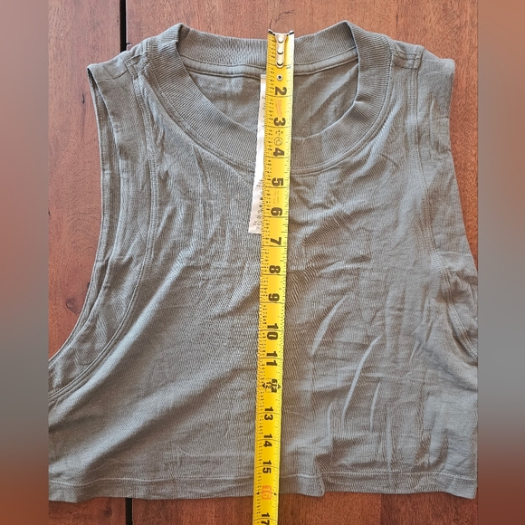 Lululemon crop tank, size 8 - Picture 2 of 6